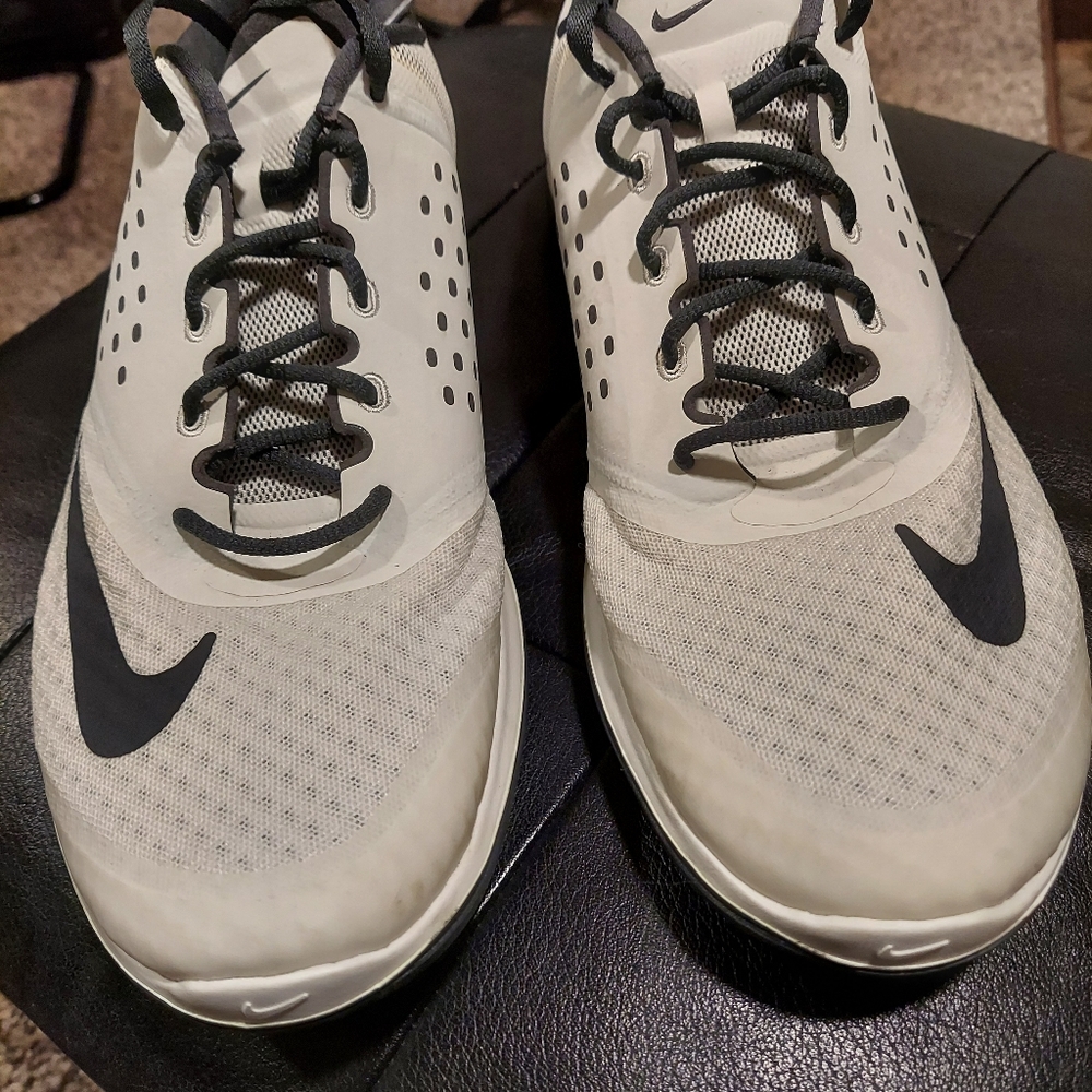 Sz 11.5 nike free shoes